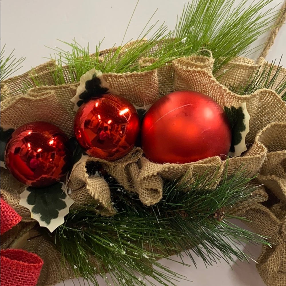 Rustic Burlap Wreath - Picture 3 of 5